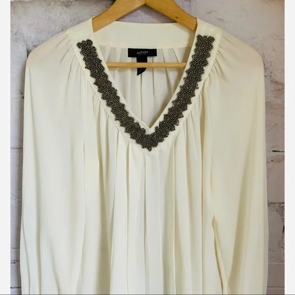 ❌SOLD❌ELEGANT ALFANI CREAM BLOUSE - Picture 4 of 10